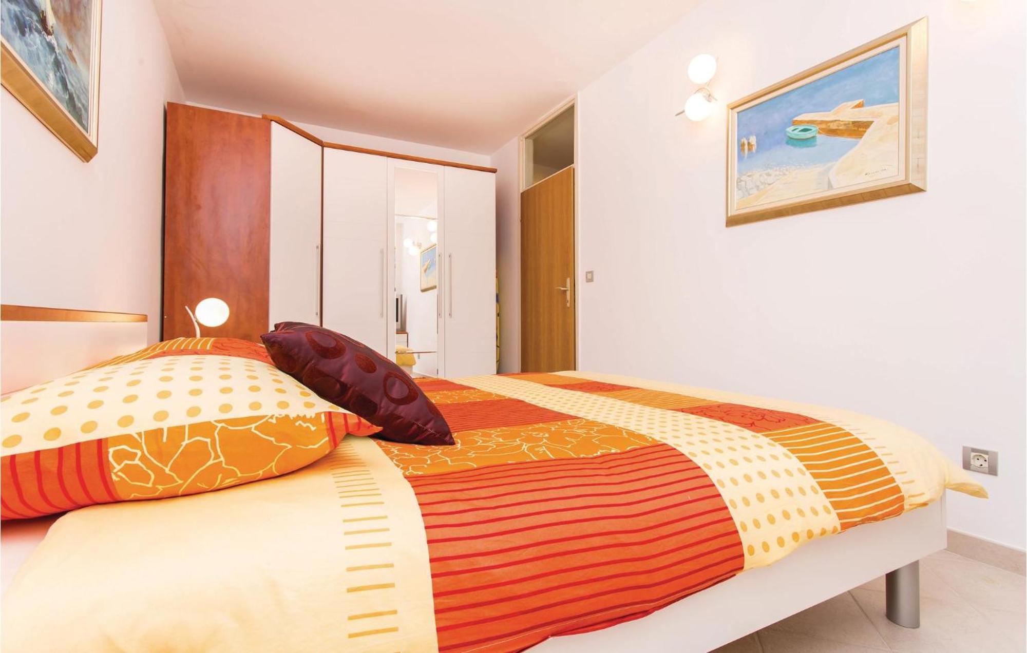 Amazing Apartment In Njivice With Wifi Luaran gambar