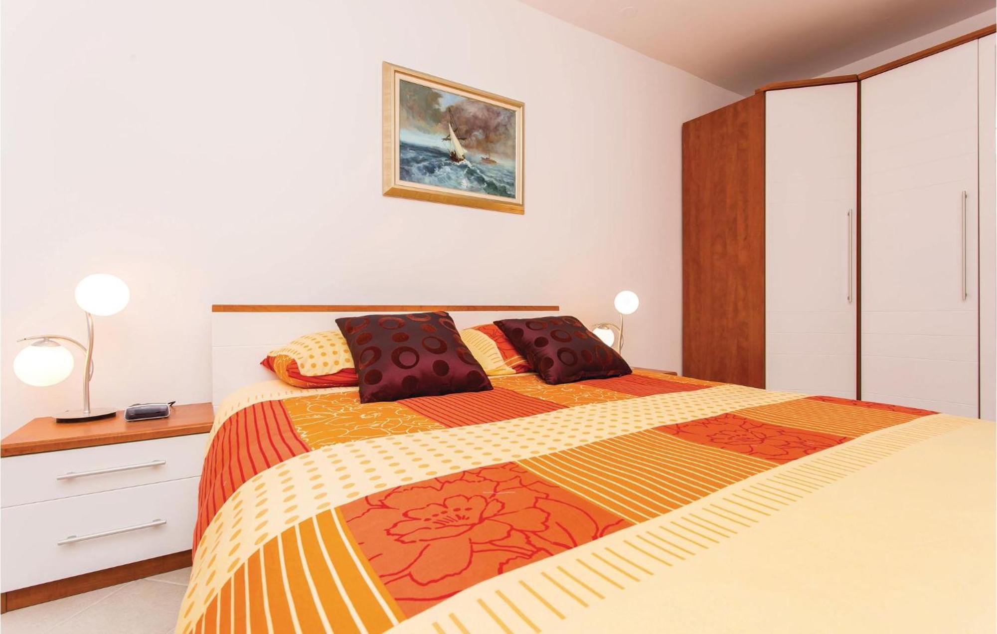 Amazing Apartment In Njivice With Wifi Luaran gambar